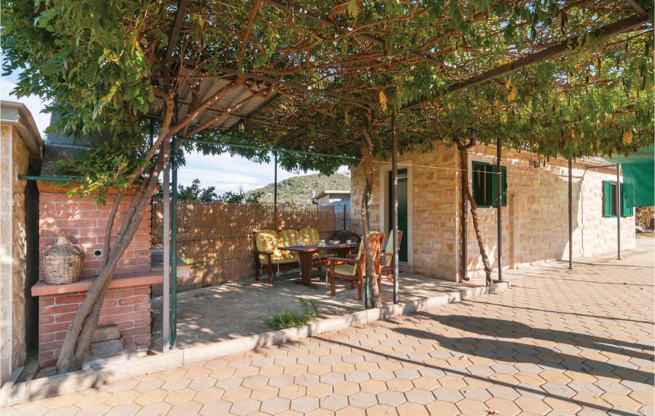 1 Bedroom Awesome Home In Postira Exterior photo
