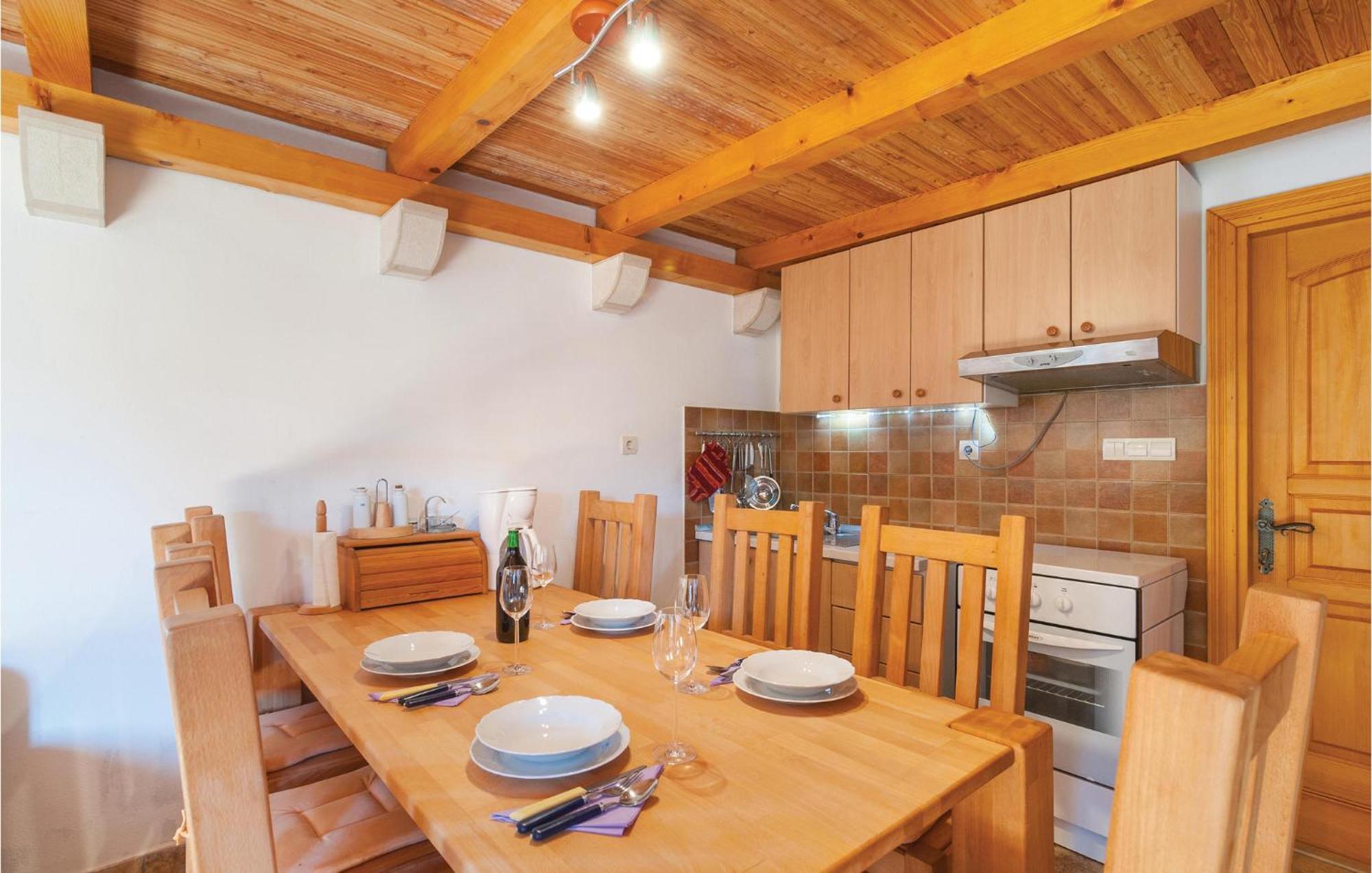 1 Bedroom Awesome Home In Postira Exterior photo
