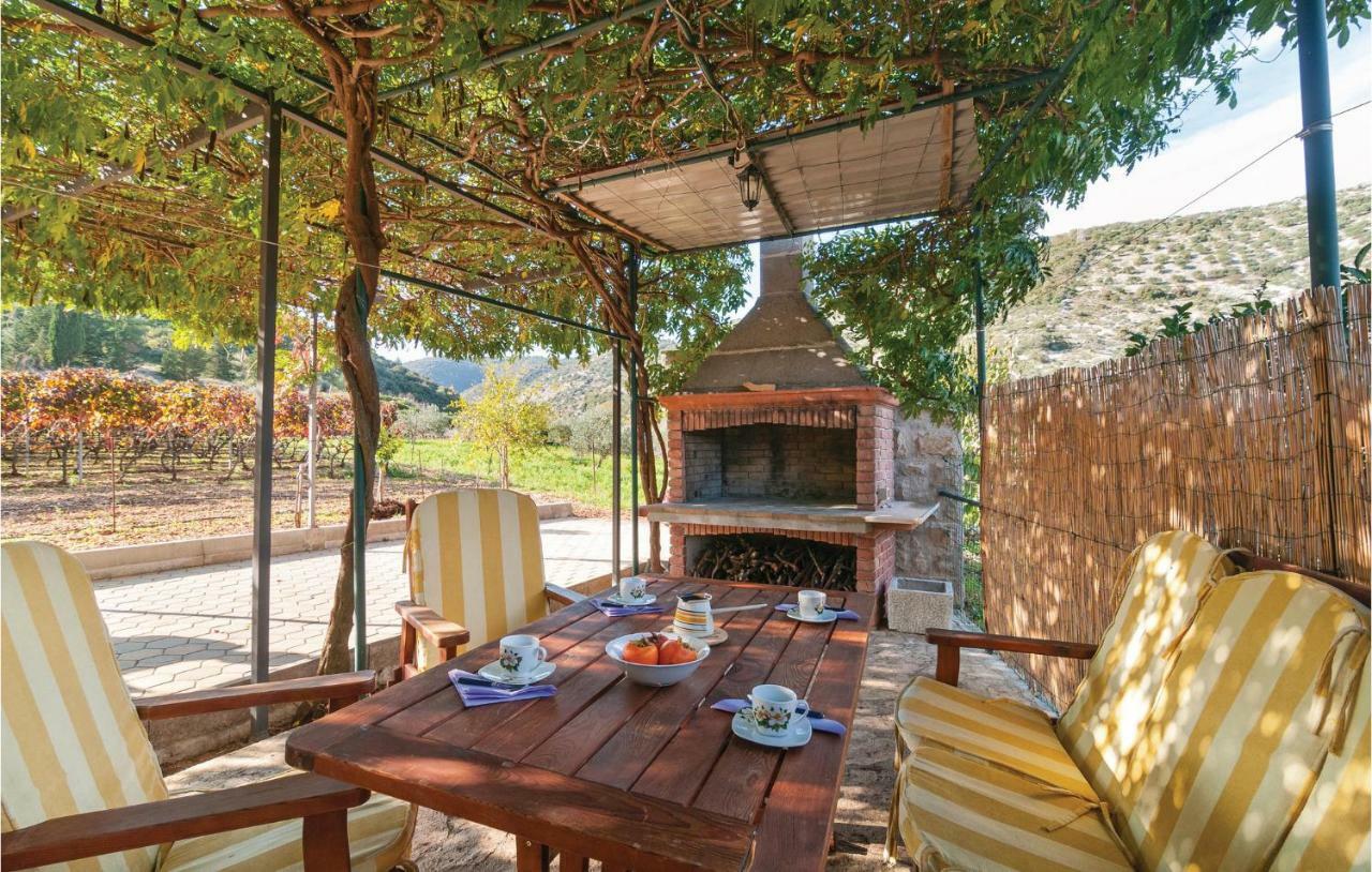 1 Bedroom Awesome Home In Postira Exterior photo